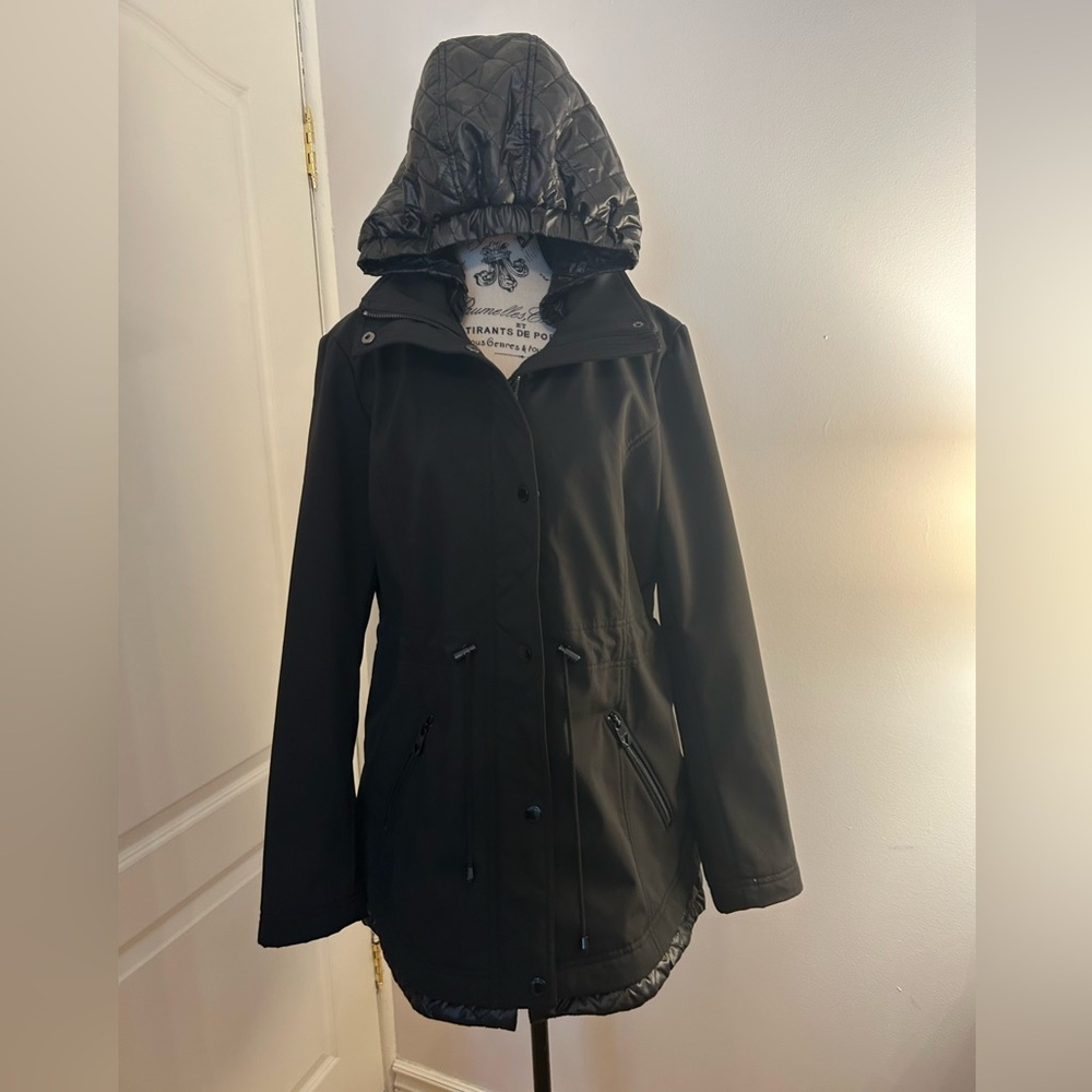 Guess Black Anorak Jacket with Hood and Weather-Resistant Fabric - Brand New - Picture 3 of 9